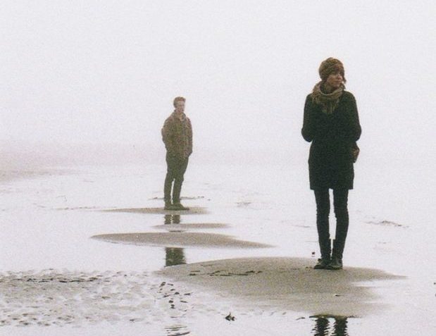 pareja distancia sutil